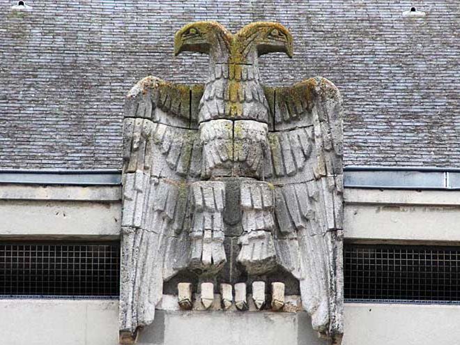 Photo de l'aigle bicéphale de la mairie
