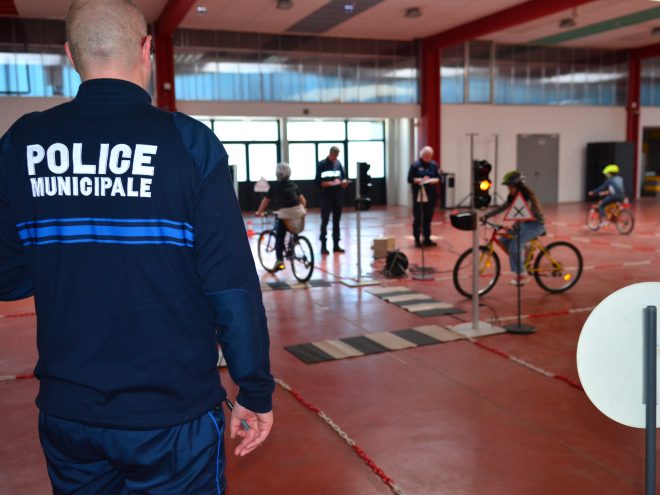 La police municipale forme les écoliers d’Argentan.