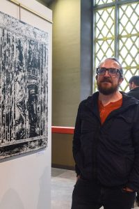 L'artiste Olivier Zimny au vernissage de son exposition, le 23 avril 2025