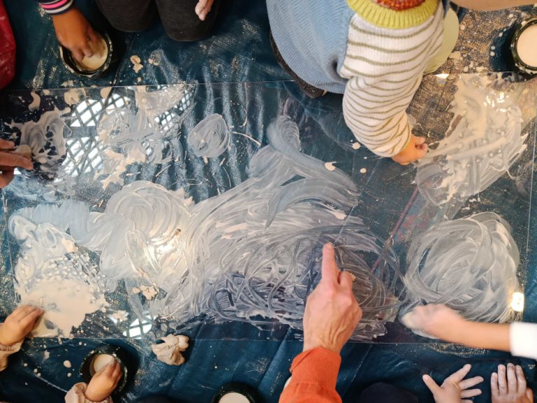 Ressentir l'argile, 18 mois - 5 ans