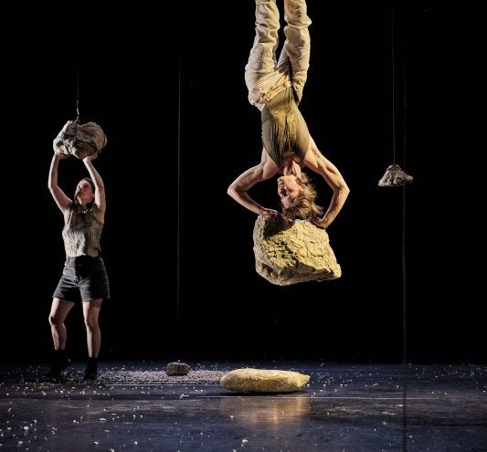 LE BRUIT DES PIERRES