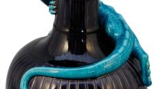 Juillet - Théodore Deck – Vase au dragon – Domaine public